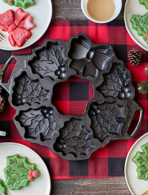 Seasoned Cast Iron Holiday Wreath Pan - Lodge