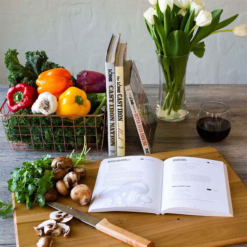 Cast Iron Nation: Great American Cooking - Lodge