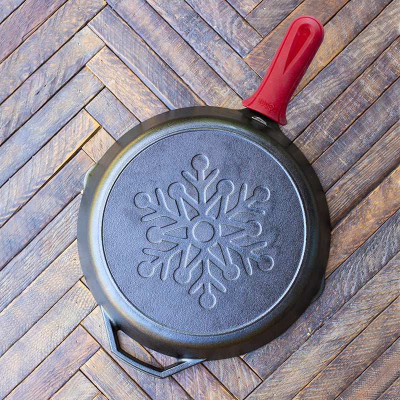 Snowflake Skillet With Red Deluxe Handle Holder - Lodge